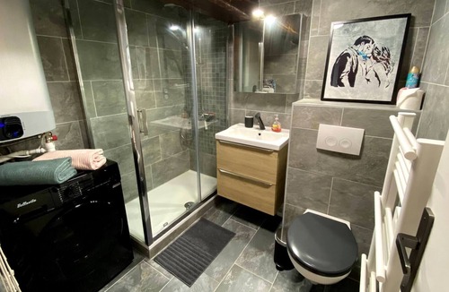 Montlhery Apartment | ☆ Banksy Super-comfort 5* 30' From Paris ☆