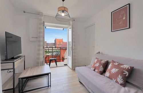 Lens Apartment | Barrois - Joli appt avec balcon, 35min de Lille