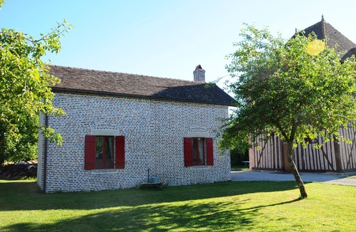 Labergement-les-Seurre House | Beautiful residence near Beaune, two houses. Accommodation for 8 people.
