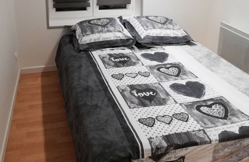 La Fere Apartment | beautiful apartment in old and quiet residence