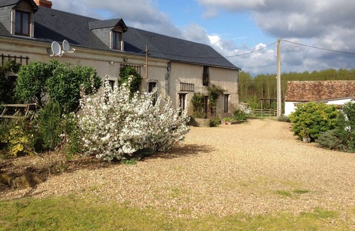 Saint-Quentin-les-Beaurepaire House | Beautiful converted barn with 4 bedrooms, 4 shower rooms off the beaten track