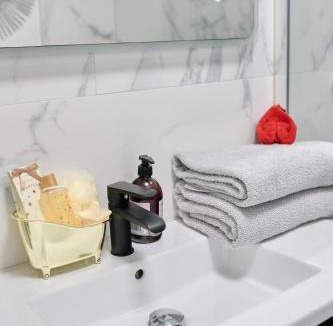 Levallois-Perret Apartment | Beautiful modern fully furnished studio