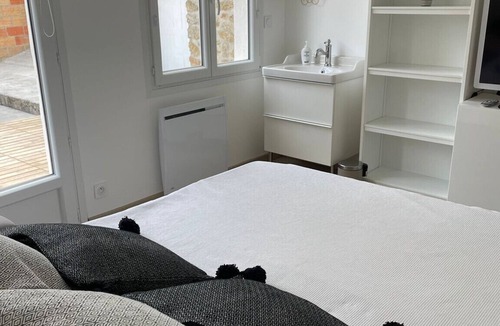 Bretigny-sur-Orge Bed & Breakfast | Bed and breakfast, 7 minutes walk RER C, 25 minutes from the center of Paris