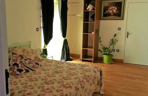 La Jaille-Yvon House | bed and breakfast in "passive" house accommodation