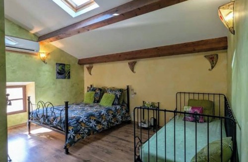 Mostuejouls Bed & Breakfast | Bed and Breakfast 'Chambres D'hôtes - La Capluc' with Mountain View, Wi-Fi and Air Conditioning