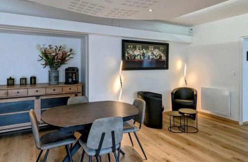 Vesoul House | Bel appartement rénové avec WiFi et parking sécurisé à Vesoul - FR-1-583-473