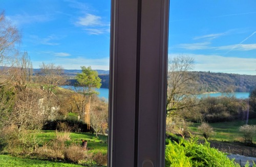 Largillay-Marsonnay House | Belle ferme surplombant le lac de Vouglans
