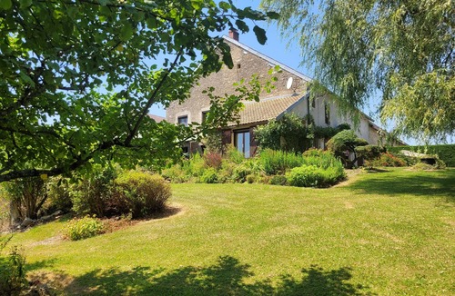 Largillay-Marsonnay House | Belle ferme surplombant le lac de Vouglans