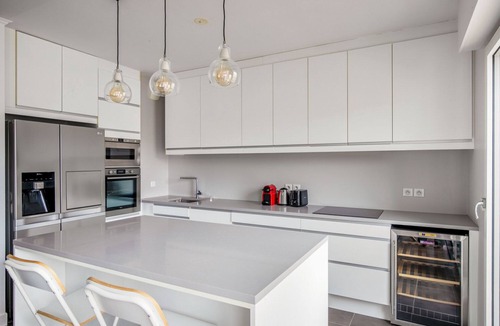 Levallois-Perret Apartment | Blueground | Levallois Perret, balcony, nr offices