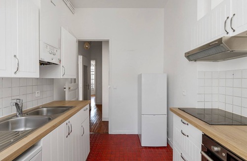 17th Arrondissement Batignolles-Monceau Apartment | Blueground | Neuilly, nr dining, gardens & shops