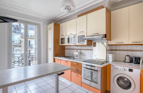 Les Iles Apartment | Blueground | Rivoli, balcony, nr Louvre