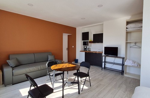 Lacroix-sur-Meuse Apartment | Bright 2-4 pers. loft with terrace and on-site restaurant