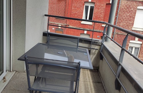 Saint-Acheul Apartment | Bright apartment - ideally located - *free parking* - *balcony* - *free parking*.