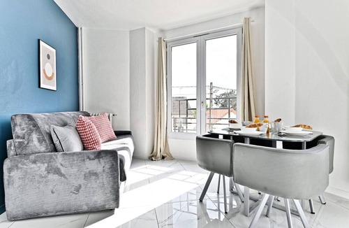 Gagny Apartment | Bright, friendly apartment
