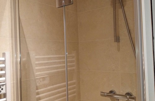 Saint-Quentin Apartment | ★ Bright one-bedroom apartment in downtown Voltaire with courtyard ★