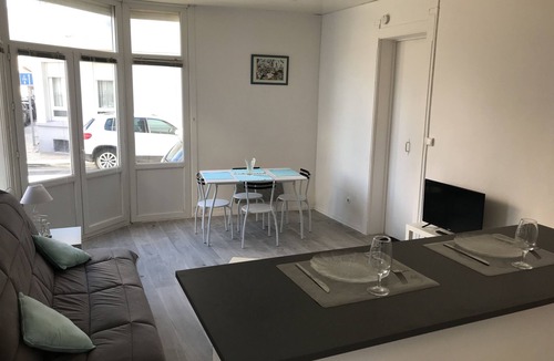 Malo-les-Bains Apartment | Brightly renovated studio 50m from Malo les Bains beach.