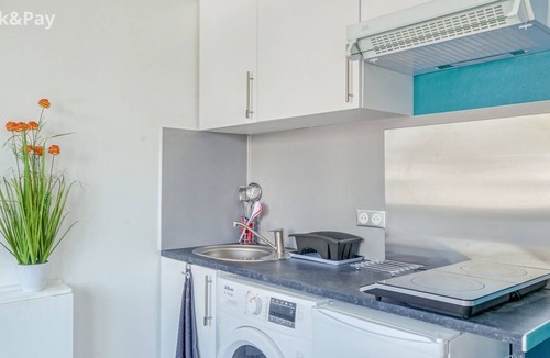 Limoges Apartment | Céanothe-inviri. Studio Mairie. Parking Privatif