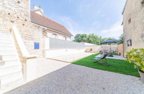Corgoloin House | Côté Cour, 3 chambres, terrasses, jardin privé avec terrain de pétanque, cave voutée