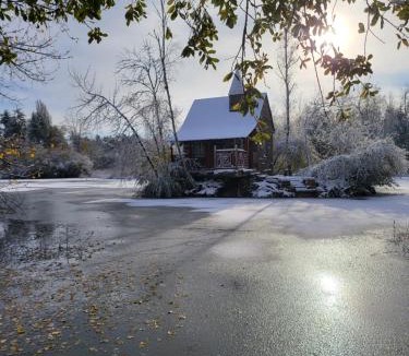 Sury-aux-Bois Ski Chalet | Cabane atypique sur une Île