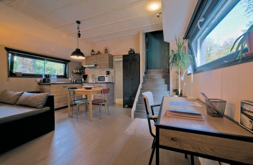 Nouvelle Ville Apartment | Cabine 01, gîte sur l'eau, péniche ma pensée