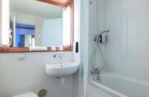 Petite-Foret Hotel | Campanile Valenciennes - Petite-Forêt