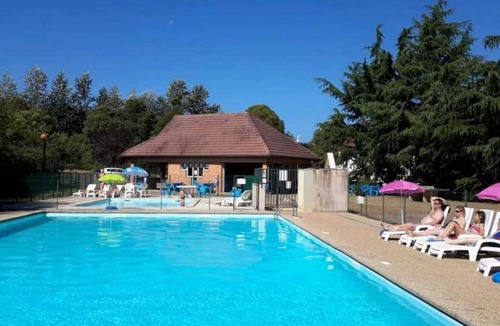 Saulieu House | Camping 3 étoiles - Piscine - eeiiei