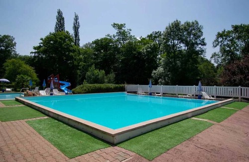 Saint-Honore-les-Bains House | Camping 3 étoiles - Piscine - ccbbhgb