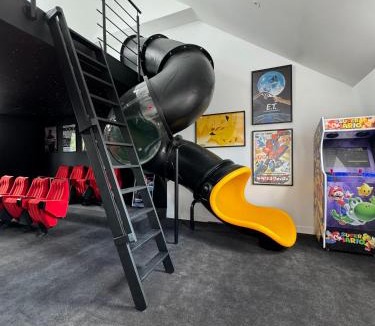 Roubaix Villa | Capsule ciné glisse - cinéma - spa balnéo - garage