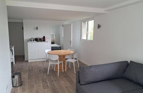 Prunay-sur-Essonne House | Casa Azul