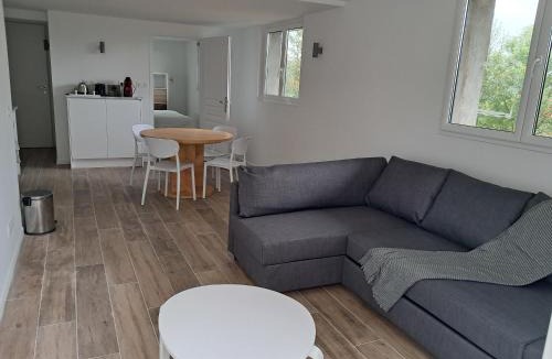 Prunay-sur-Essonne House | Casa Azul