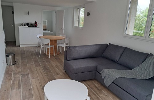 Prunay-sur-Essonne Cottage | Casa Azul gîte for 4 people