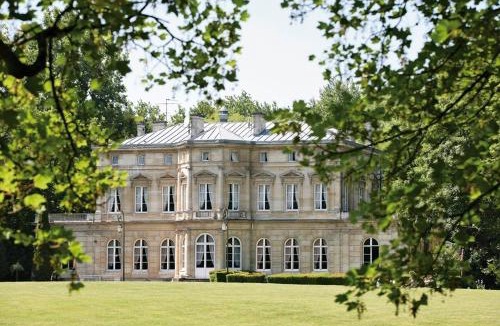 Cambrai Hotel | Château De La Motte Fenelon
