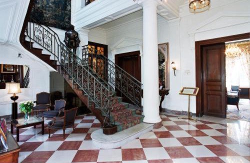Cambrai Hotel | Château De La Motte Fenelon