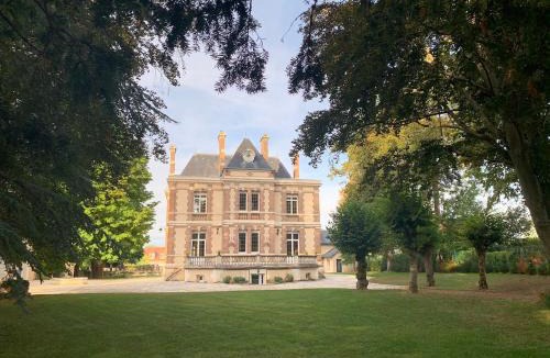 Ligny-le-Chatel Bed & Breakfast | Château de Ligny