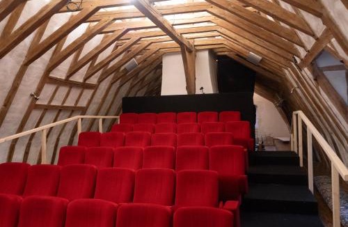 Artannes-sur-Indre House | Château des Archevêques avec parc dans un village