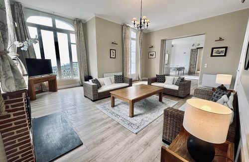 Trouville-sur-Mer Other | Château et SPA vue mer 20 à 40 Pers