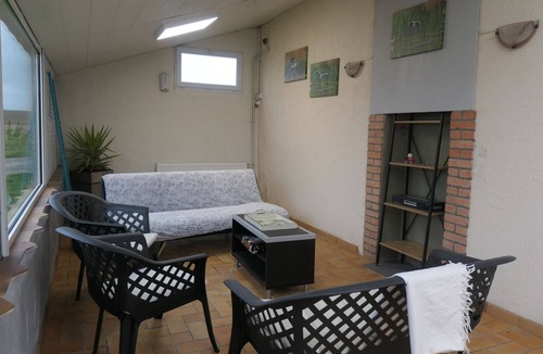 Vieilles-Maisons-sur-Joudry Cottage | Charming Farmhouse Near Woods & Canal - Ideal for Families, Sleeps 9