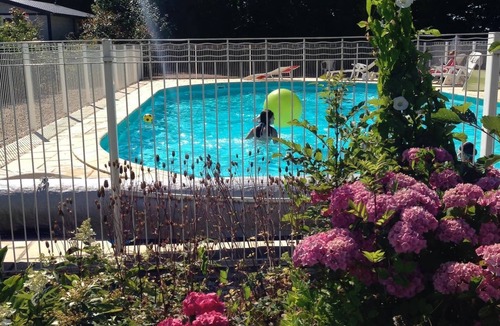 Sainte-Opportune-la-Mare House | Chalet domaine Normandie, heated swimming pool.