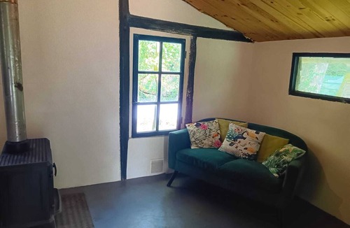 Noisy-sur-Ecole Ski Chalet | Chalet on the edge of a private pond 5 minutes from the 3 pignons forest in fontainebleau