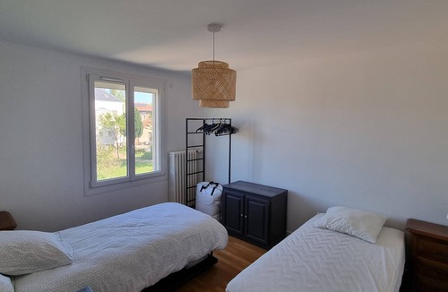 Chalons-en-Champagne House | Châlons : Cocooning stay with Balneo, Garden and Garage