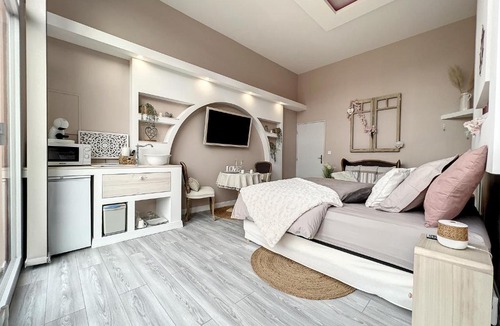 Louches Bed & Breakfast | Chambre avec spa, piscine et sauna privatif