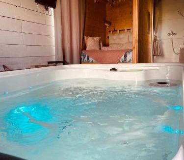 Candor Bed & Breakfast | Chambre avec spa privé