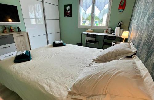 Venarey-les-Laumes House | Chambre chez Delphine et Guillaume salle de bain et wc commun