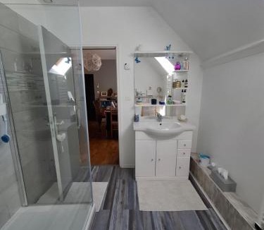 Laversines House | Chambre chez l habitant à 10 mn de aéroport