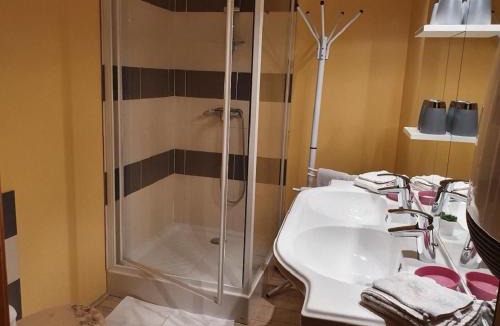 Choye Bed & Breakfast | Chambre cosy dans maison historique avec parc et accueil chevaux - FR-1-583-256