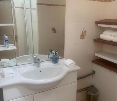 Brunoy House | Chambre d'hôte chez Kahi