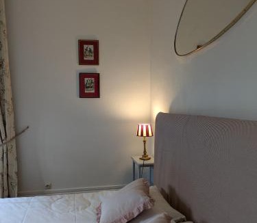 Saint-Aubin-Epinay Bed & Breakfast | Chambre d'hôte - petit château à la campagne