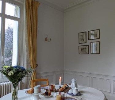 Saint-Aubin-Epinay Bed & Breakfast | Chambre d'hôte - petit château à la campagne