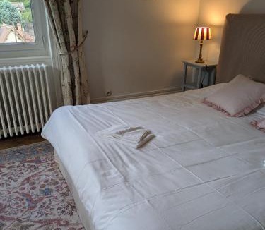 Saint-Aubin-Epinay Bed & Breakfast | Chambre d'hôte - petit château à la campagne