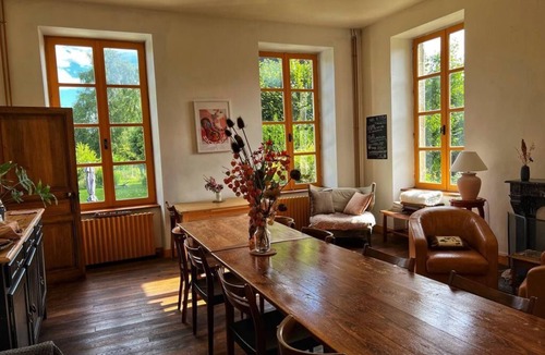 Lignieres-Orgeres Bed & Breakfast | Chambre Double de Charme, vue Parc Paysager, Maison D'hôtes, Ancien Presbytère